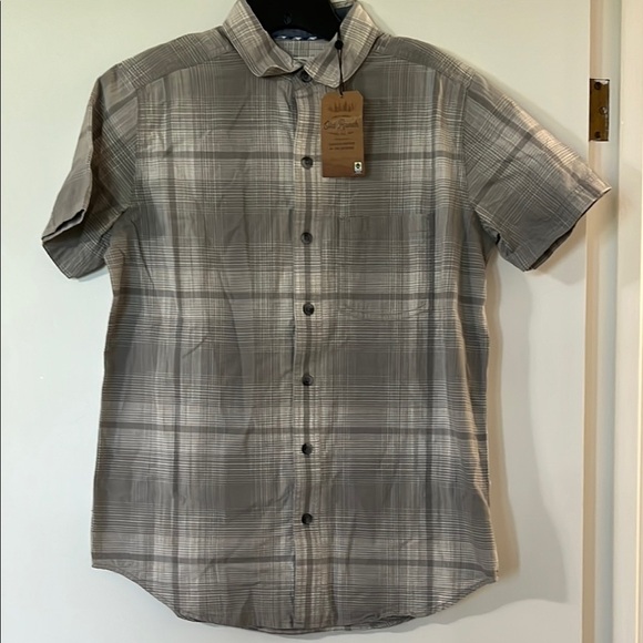 Gray Casual Button Down Shirt with Classic Plaid Design - Picture 1 of 6